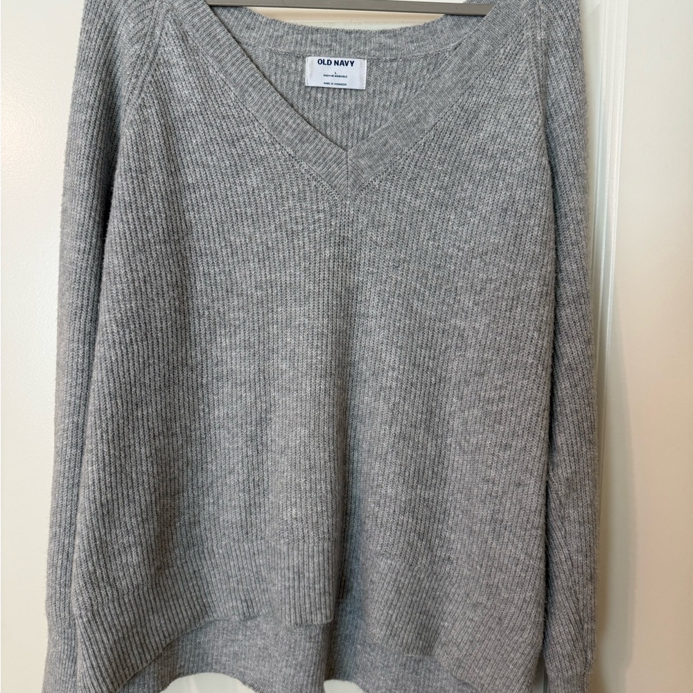 Old Navy Women's V-Neck Sweater in Heather Gray